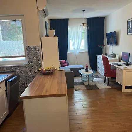 Perla 公寓 Dinjiška