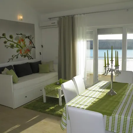 Perla 公寓 Dinjiška